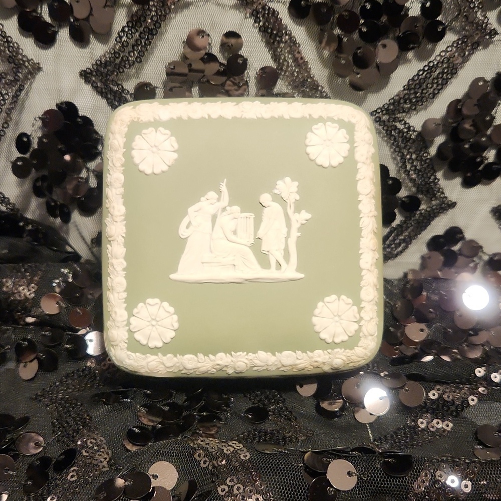 🇬🇧Vintage Wedgwood Jasper Ware Sage Pale Green Trinket Box